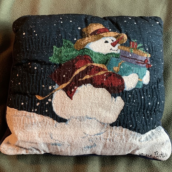 Set of 2 Snowmen please pillows. Both approximately 16” x 16”. - Picture 4 of 5